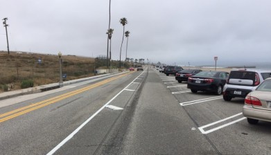 New Vista Del Mar street configuration with inland parking shifted to the beach side. Photo: Joe Linton/Streetsblog L.A.