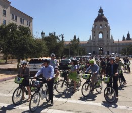 Bike share is open now in Pasadena. Photos by Joe Linton/Streetsblog L.A.