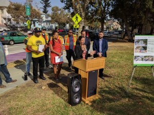 Oakland Mayor Libby Schaaf speaking at this morning's press conference on Oakland's accelerated safety plans. Photo Streetsblog/Rudick