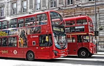 With the congestion charge, more people are traveling to central London by transit, and fewer by car. Photo: Dun.can/Twitter