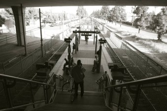 The Rosa Parks station in Watts/Willowbrook, looking southward along the Blue Line. Sahra Sulaiman/Streetsblog L.A