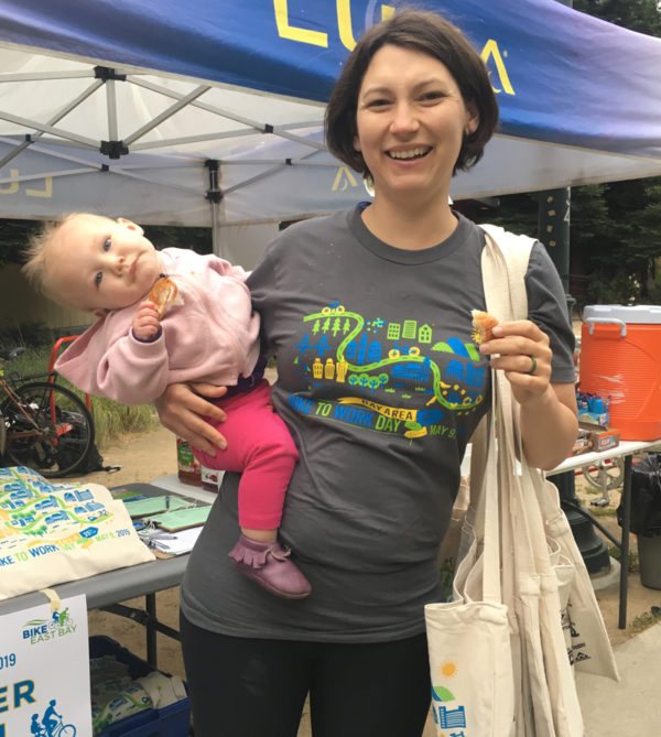 All the volunteers were ready to pass out snacks and goodie bags bright and early this morning. Photos by Melanie Curry/ Streetsblog unless noted or from Twitter
