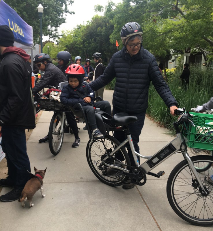 California should encourage people to adopt ebikes for all kinds of trips, by offering rebates. Photo: Melanie Curry/Streetsblog