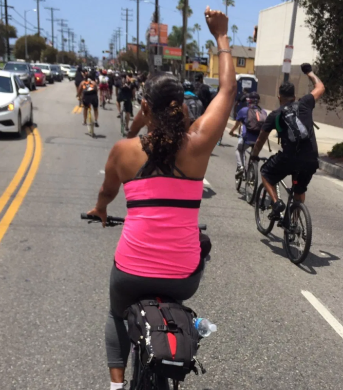Photo: Joe Linton/Streetsblog LA. More : https://la.preprod-streetsblog.alley.ws/2020/06/08/l-a-cyclists-ride-for-justice-for-george-floyd/