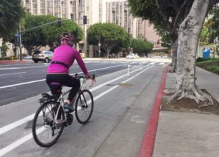 Newly protected northbound bike lane on Figueroa Street in Downtown L.A. - photos by Joe Linton/Streetsblog L.A.