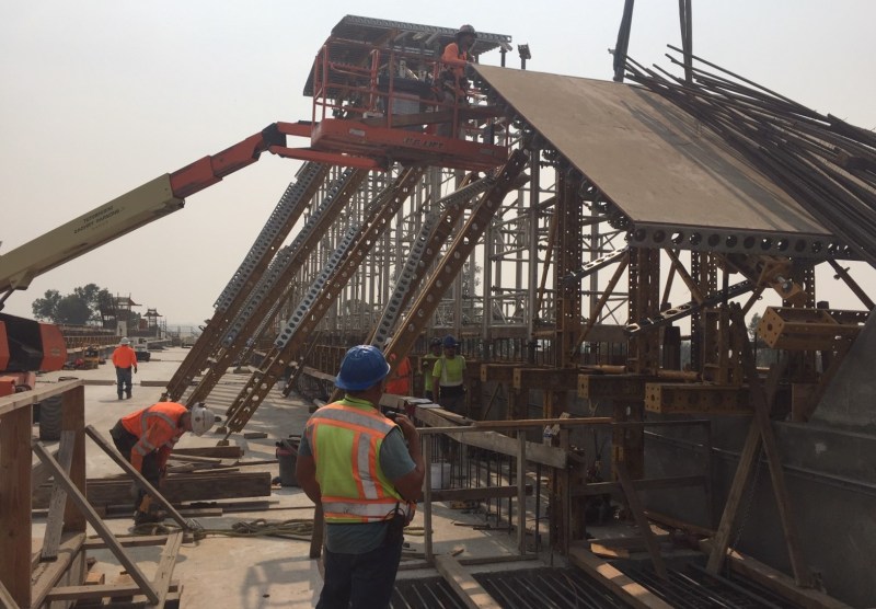 Crew at work on the Cedar Viaduct's arches. All photos by Joe Linton/Streetsblog L.A., except where specified otherwise