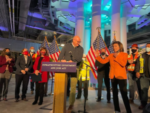High-Speed Rail CEO Brian Kelly, flanked by Speaker Nancy Pelosi, Congresswoman Jackie Speier, and other politicos and transportation execs, Saturday morning at Transbay. Photo: CaHSRA
