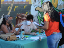 Attendees at the Healthy Watts Harvest community engagement event in November 2021. Photo Credit: UCLA Luskin Center for
Innovation